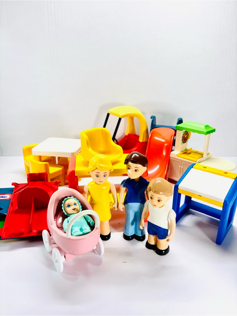 Little Tikes Dollhouse Furniture & Family Of 4 Lot Of Kitchen, Tables & Chairs